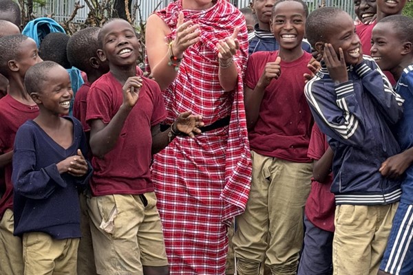 Tanzania: Kitumbeine Primary School Singing